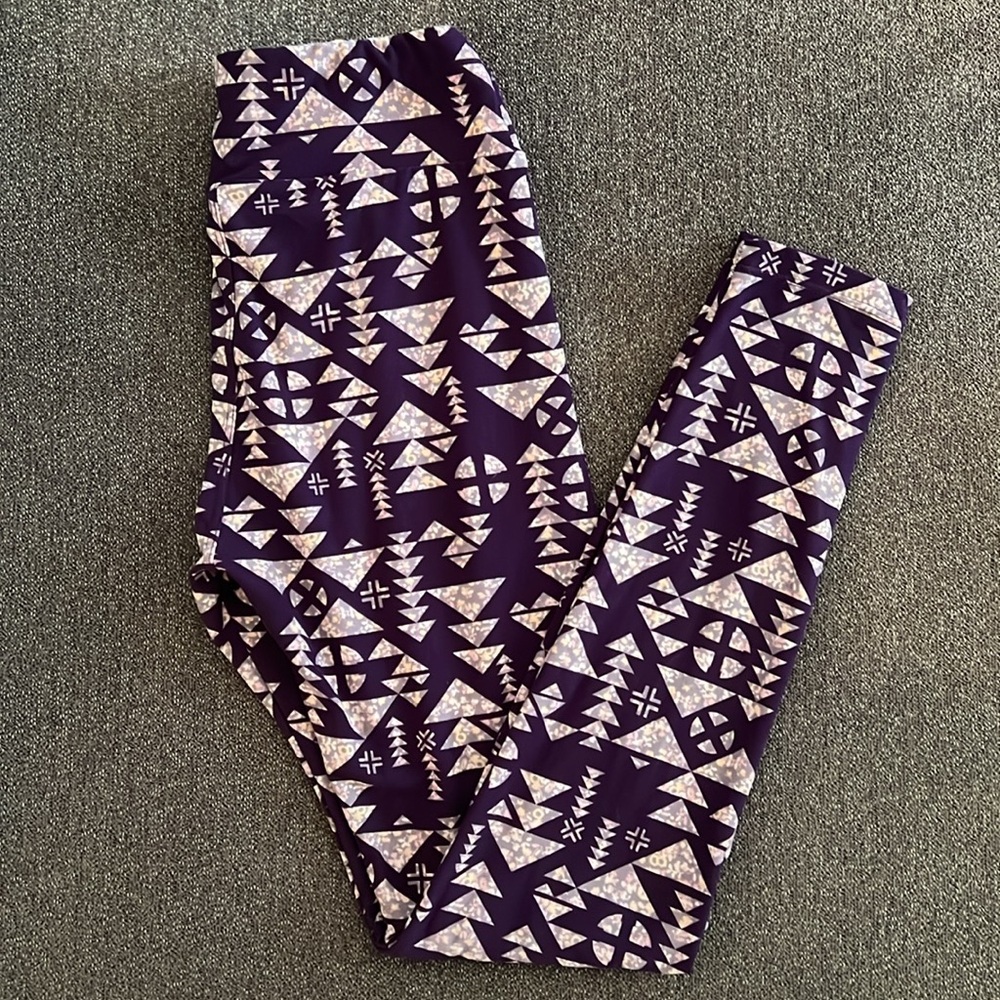 LuLaRoe Women’s Batik Triangle Print Leggings. One size.